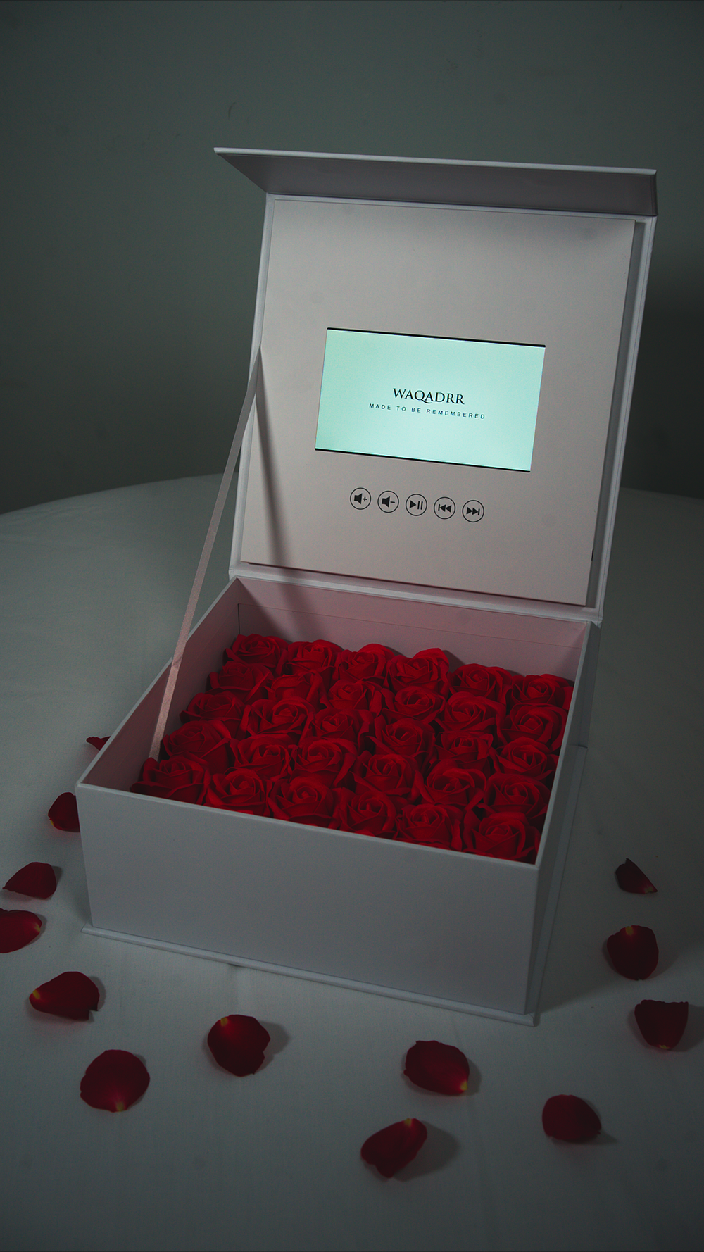 WAQADRR Roses Video Box - White